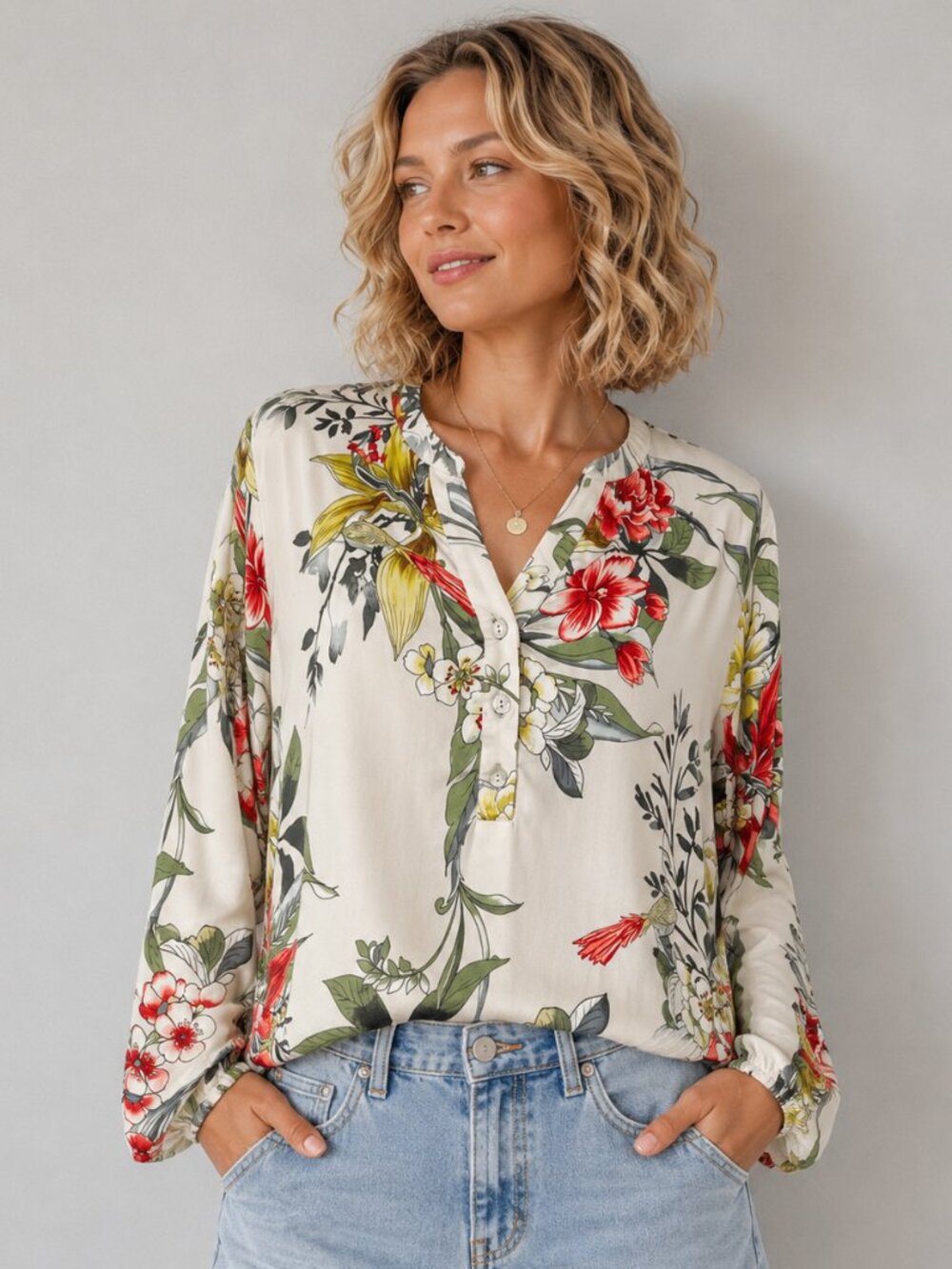 Tribal Jeans Floral Print Top Size Medium V-Neck Soft Pink Spring Summer Top